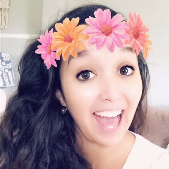 Meet your Posher, Mercedes - Picture 2 of 4